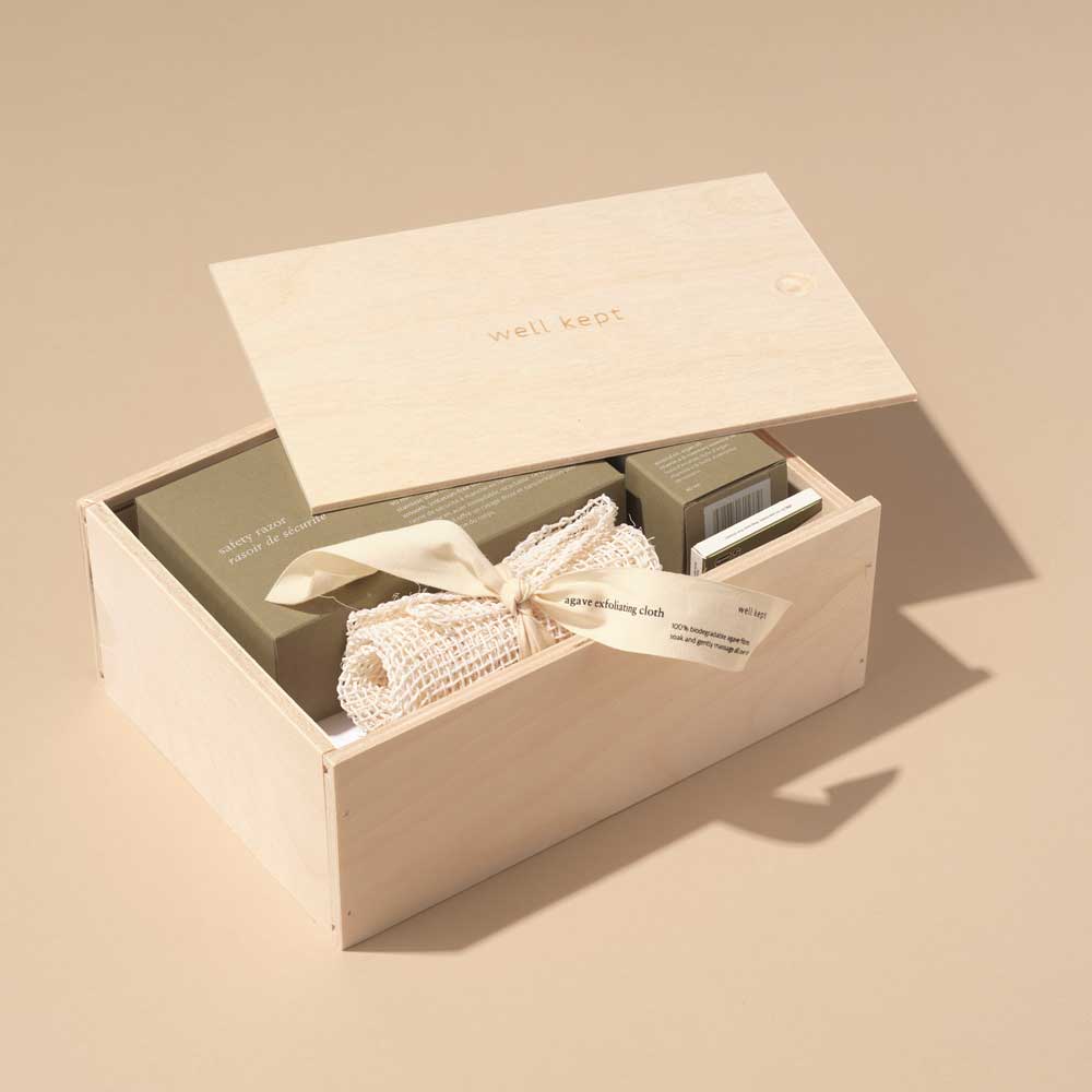 well kept razor kit open