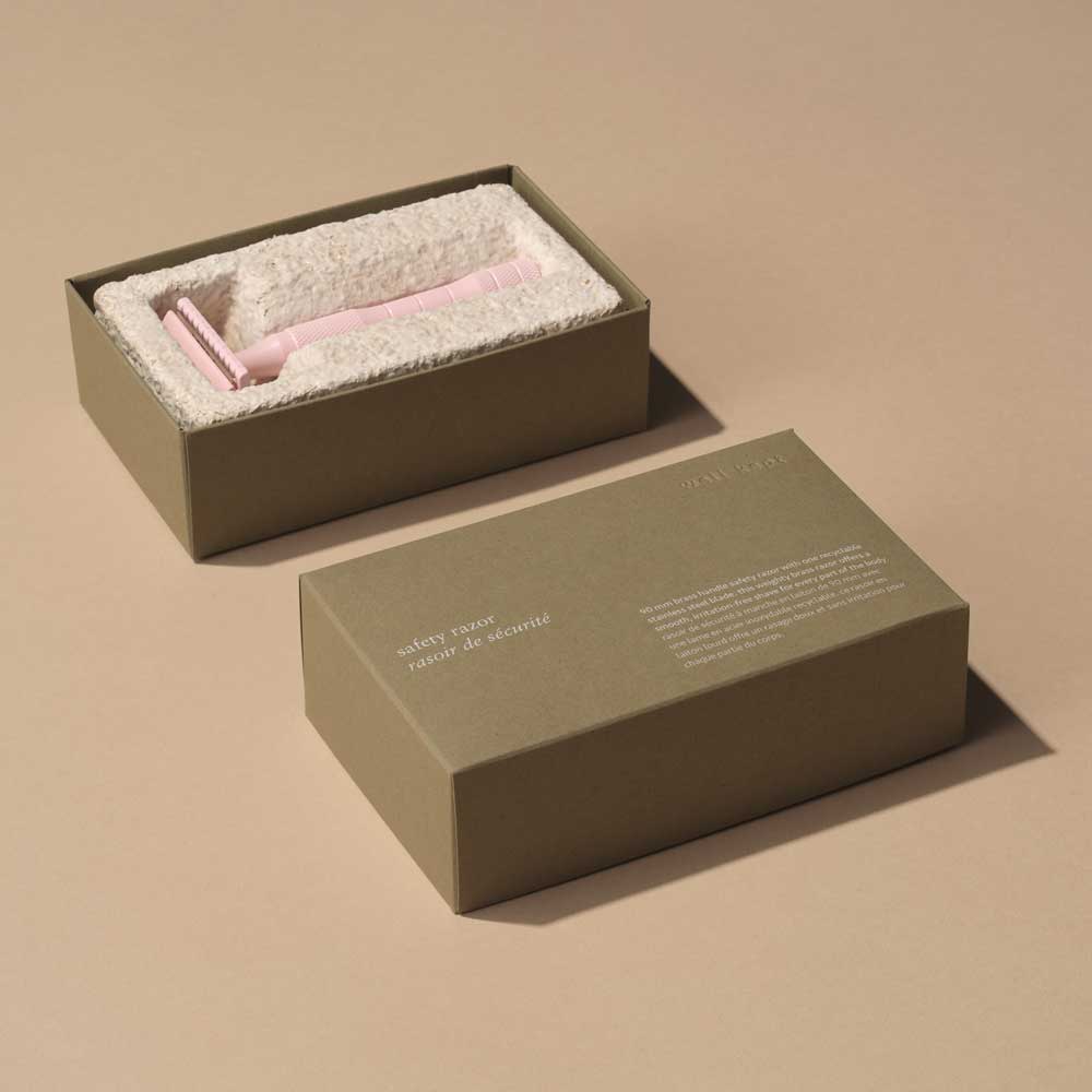 well kept safety razor boxed