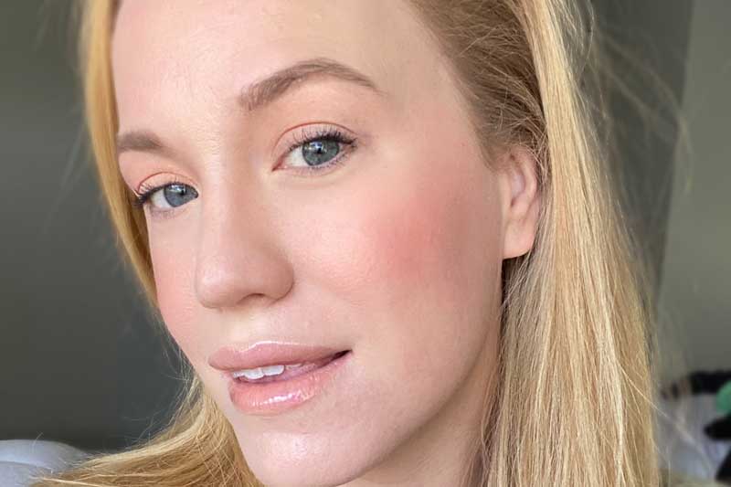 ash quinn barely there natural makeup look
